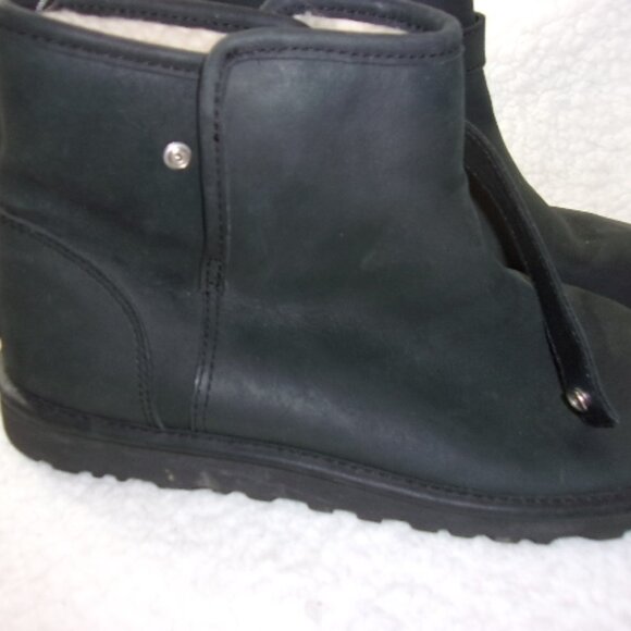 S-150 WOMENS UGG RELLA SHORT BLACK BOOTS - Picture 4 of 13